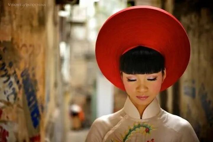 Blouse tay phồng với thiết kế đơn giản và nhẹ nhàng: Blouse tay phồng luôn mang lại
